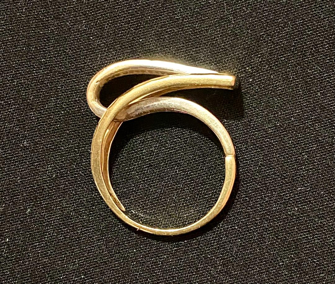 WhatsApp Image 2025-06-08 at 4.44.15 PM انگشتر طلای دستساز مدل مدرن-هندسی فاریا گلد؛ تجربهای از هنر و اصالت در دستان شما - تصویر 1